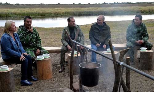 Chum anh bo doi quyen luc Putin-Medvedev tham dao Lipno-Hinh-14